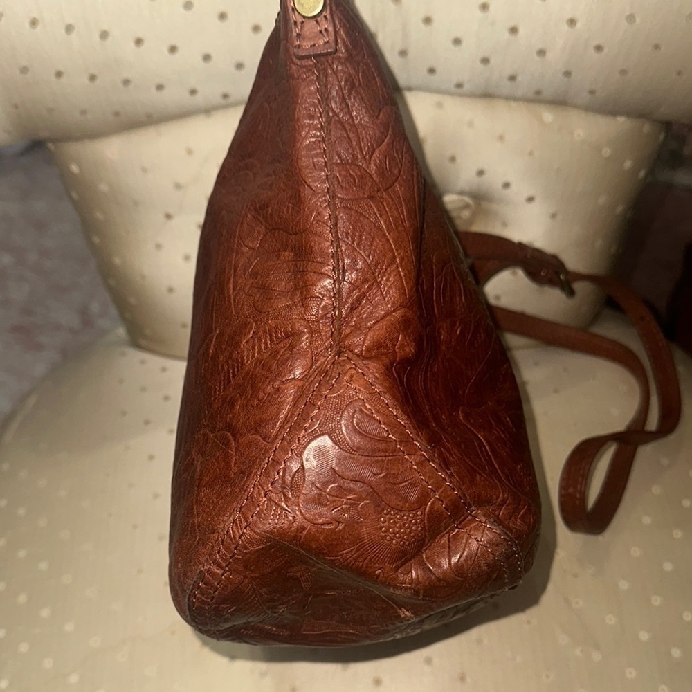 Elegant Brown Leather Shoulder Bag - Picture 9 of 13
